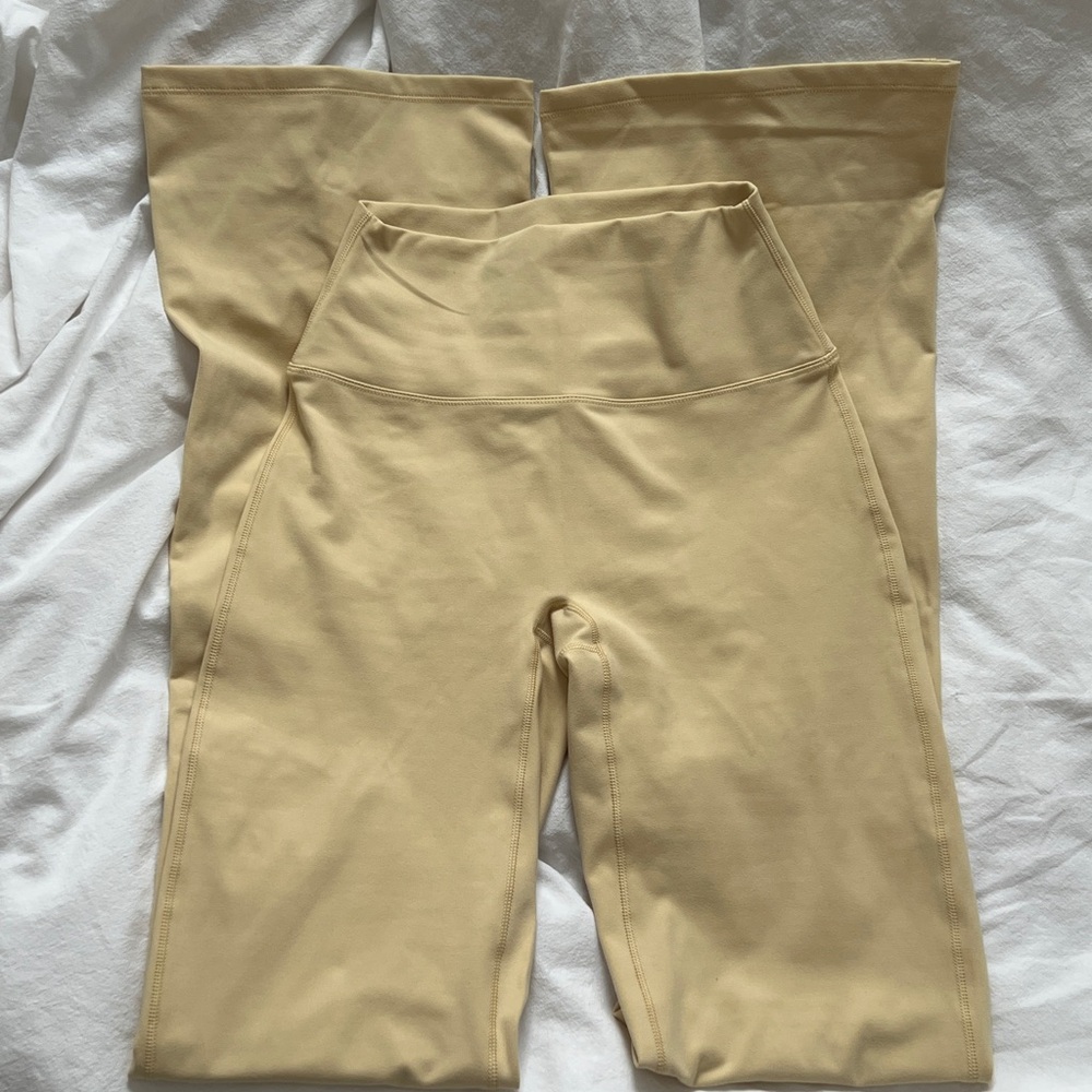 H&M Softmove Buttery Yellow Leggings Flare & Tapered - Picture 2 of 11